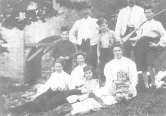 Heddle Family Group, Scotland