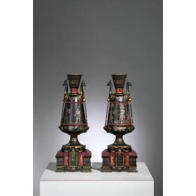 Mantelpiece Set: Clock and Two Vases / Garniture de cheminée: Pendule et deux vases
