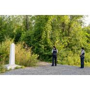 RCMP Officers, Roxham Road Border Site, Quebec / Agentes de la GRC, site frontalier du chemin Roxham, Québec
