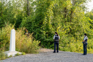 RCMP Officers, Roxham Road Border Site, Quebec / Agentes de la GRC, site frontalier du chemin Roxham, Québec
