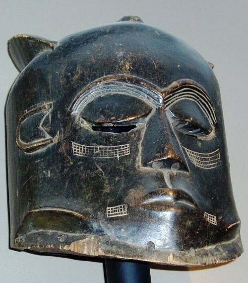 Bena Lulua Helmet Mask