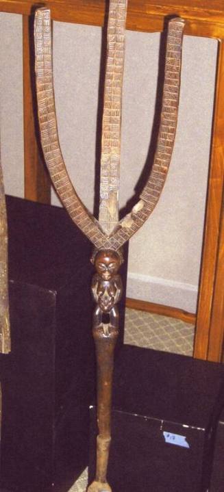 Luba Bow Stand